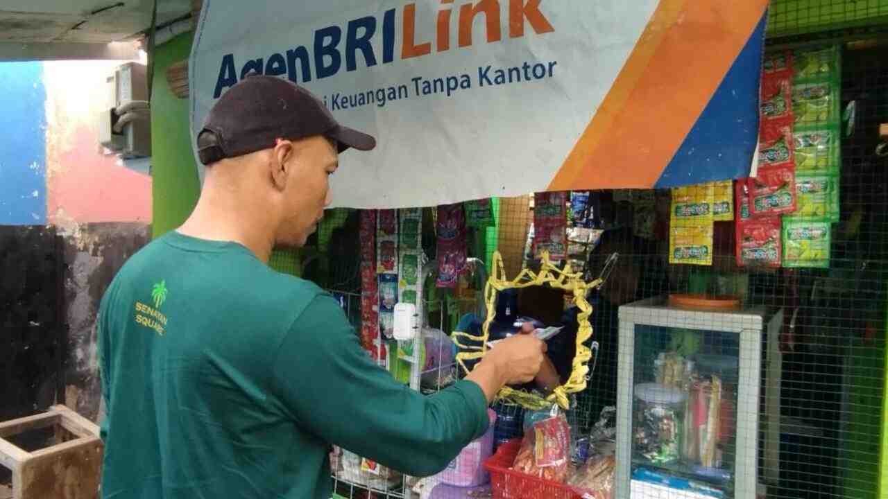 AgenBRILink di Tengah Kebun Kelapa Sawit Berhasil Dekatkan Layanan Perbankan dengan Masyarakat