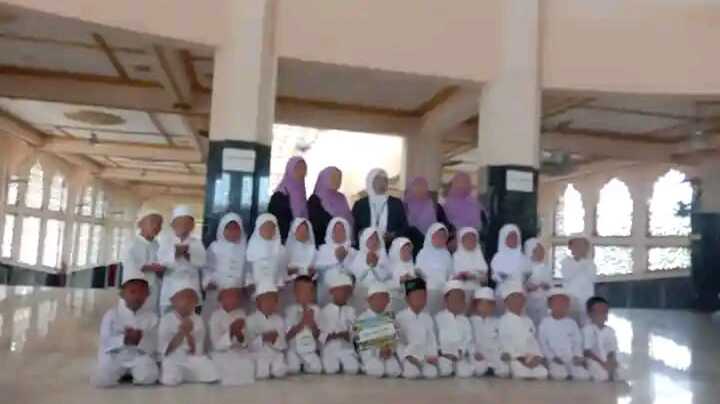 Puluhan Peserta Didik PAUD Makarti Jaya Ikuti Simulasi Manasik Haji