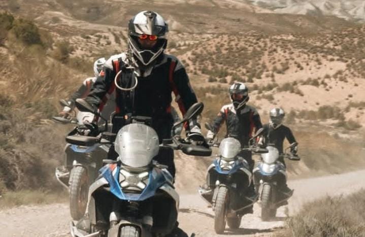 Motor Petualang Premium Bermesin 1.300 cc Siap Taklukkan Segala Medan