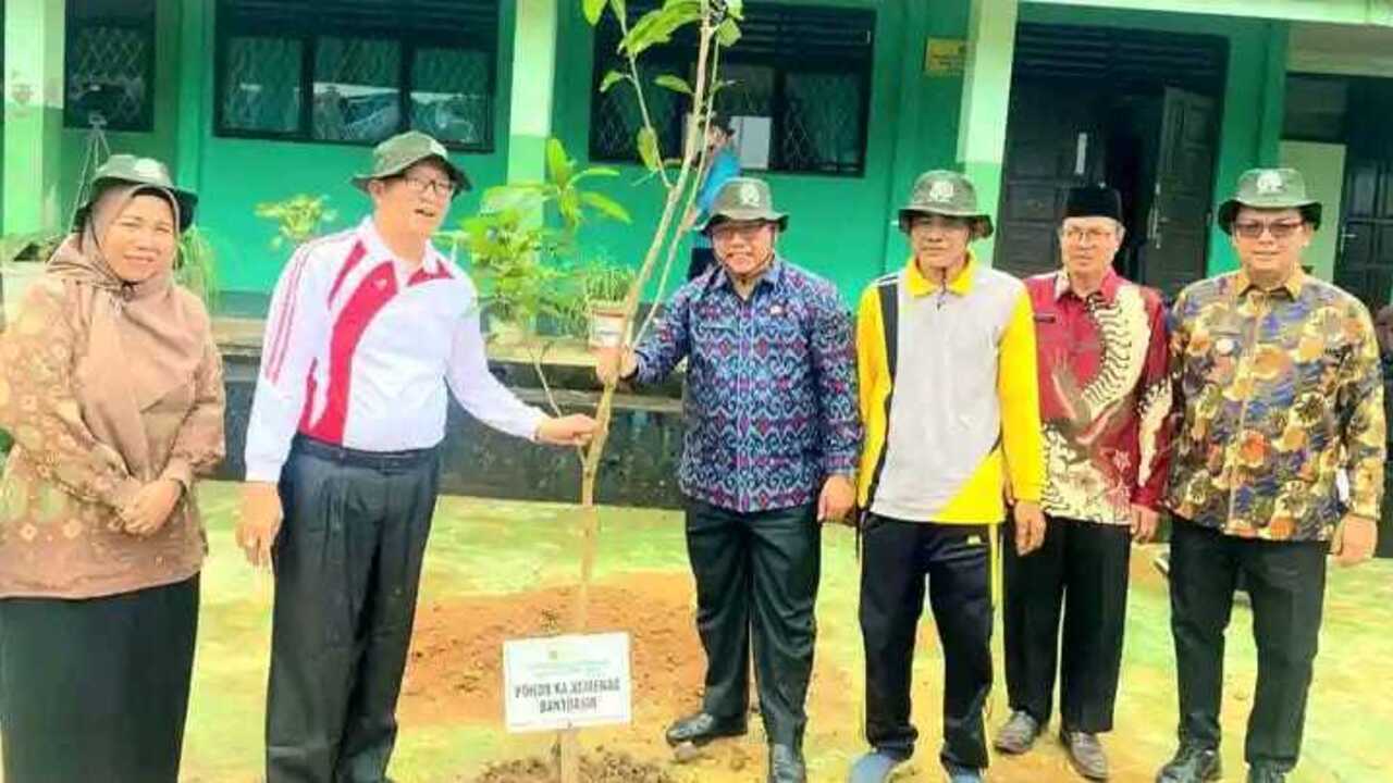 Dukung Ekoteologi, Kemenag Banyuasin Luncurkan Gerakan Program One Class Three Trees