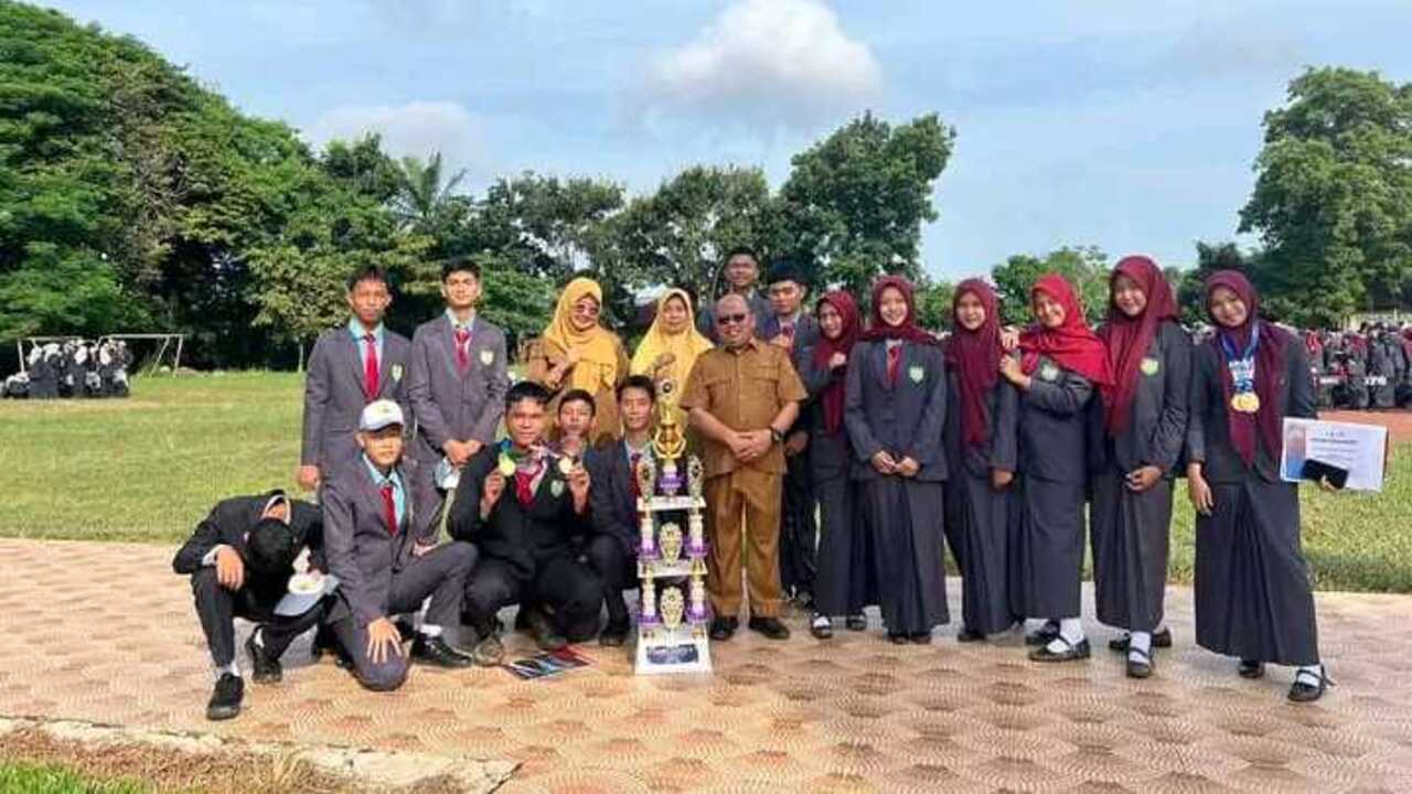 Berikan Kado Terbaik, 3 Murid SMAN 13 Palembang Juara Nasional