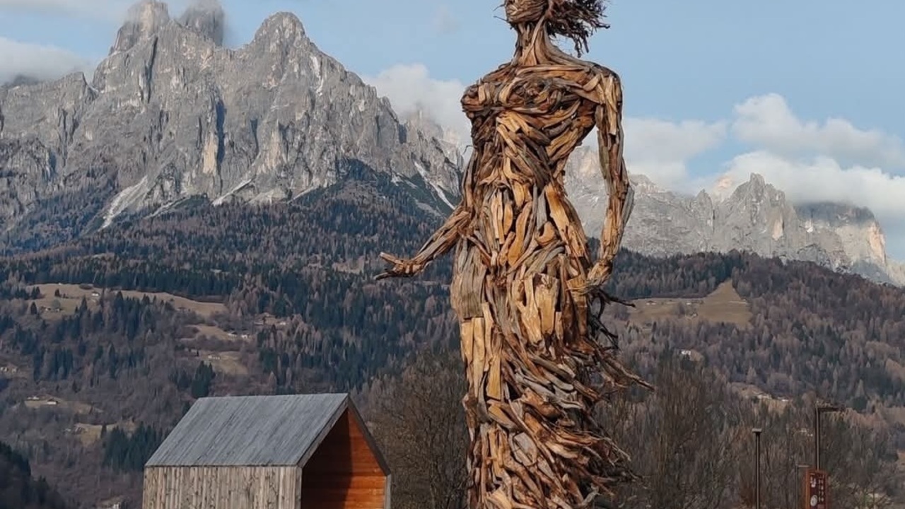 La Guana del Primiero, Patung 7 Meter dari Sisa Badai yang Bangkitkan Harapan