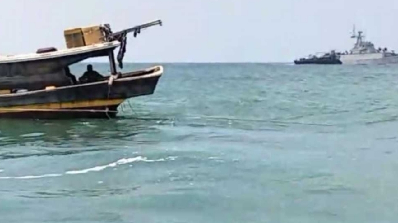 Tengah Melaut, Nelayan Ini Tiba-Tiba Ditembaki! Lehernya Tertembus Peluru, Begini Kondisinya!