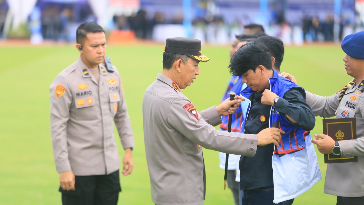 Kapolri Pimpin Apel Kamtibmas Ojol dan Buruh di Sumsel