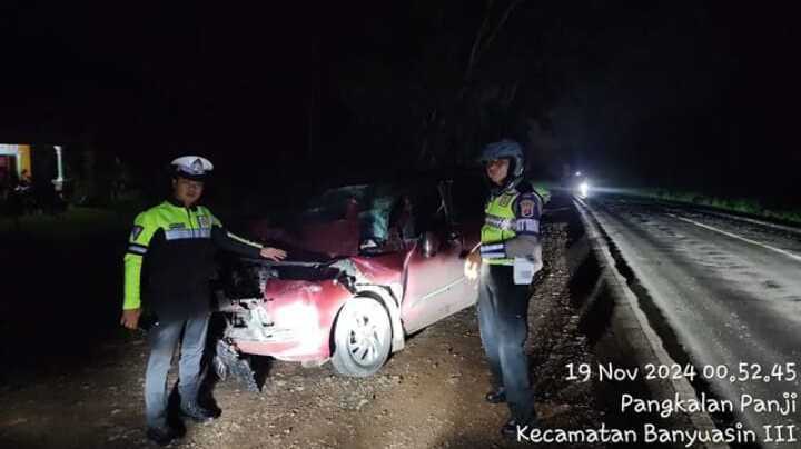 Minibus Tabrak Truk di Jalintim KM 37, Begini Kondisi Korban.