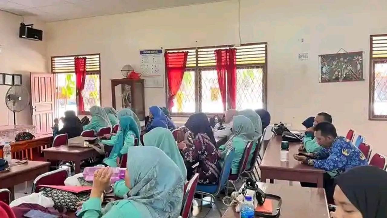 Persiapkan Asesmen, SMPN 1 Banyuasin III Gelar Rapat