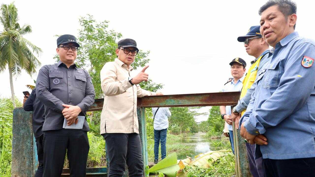 Wamendagri Bima Arya Tegaskan Pentingnya Perbaikan Irigasi Saat Tinjau Irigasi di Banyuasin