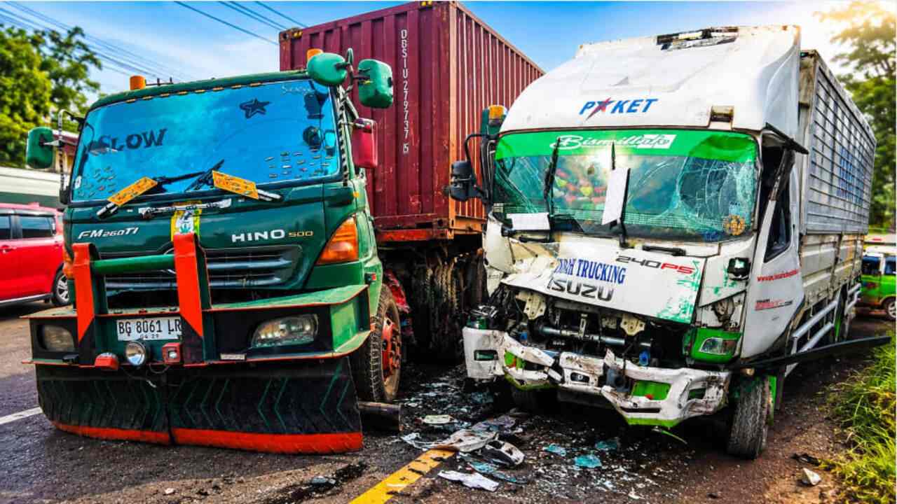 Kecelakaan Truk Box vs Kontainer di Banyuasin III, Arus Jalintim Sempat Macet