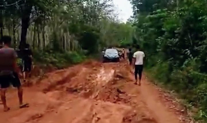 Tak Tersentuh Pembangunan Sejak Dimekarkan, Jalan Penghubung Ini Sering Sebabkan Kecelakaan