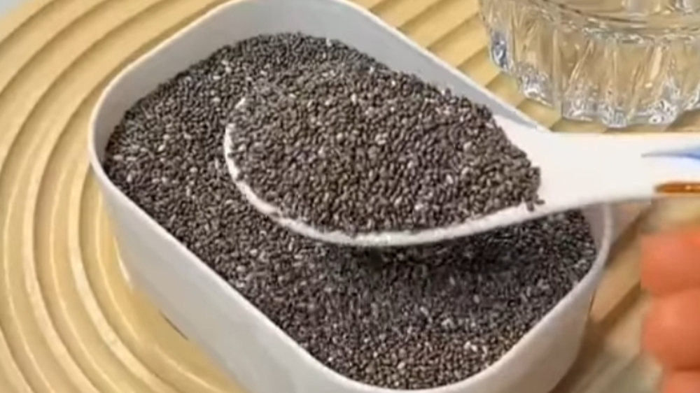 10 Manfaat Chia Seeds untuk Diet dan Kesehatan