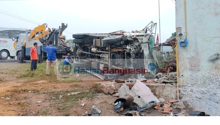 Truk Minyak Lindas Guru di Banyuasin dan Hantam Rumah, Begini Kondisi Korbannya