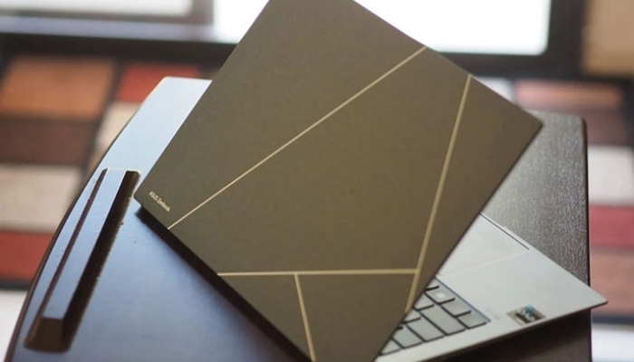 ASUS ZenBook S13 OLED UX5304, Laptop Ringan Berbobot 1,1 Kg