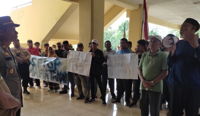 Warga Teluk Tenggulang Banyuasin Tuding Oknum Berpangkat Serobot Lahan Warga