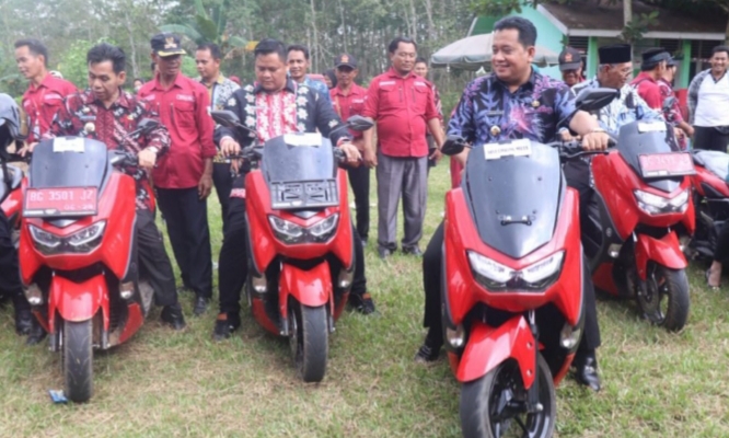 Mantap! Diakhir Masa Jabatan, Bupati Banyuasin Bagi-bagi Motor Kepada Kades, Ini Jawaban Kadis PMD