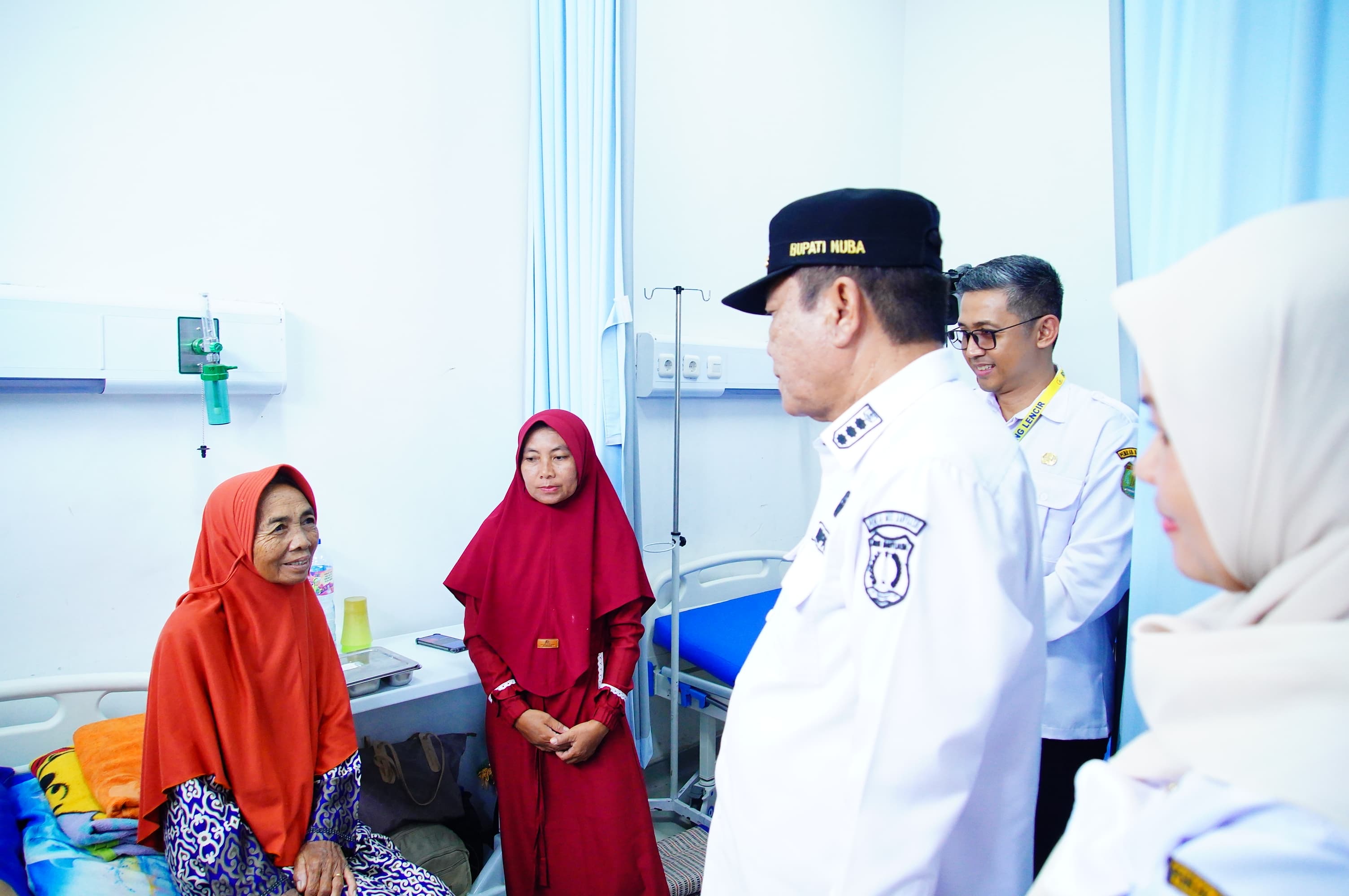 Pastikan Kesiapan Medis, Bupati Sempatkan Cek Tensi dan Gula Darah di Sela Kunjungan Kerja