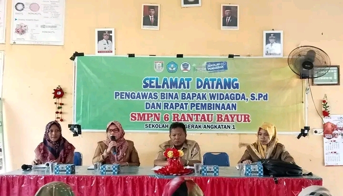 Pengawas Bina Gelar Pembinaan Awal Tahun di SMPN 1 Rantau Bayur