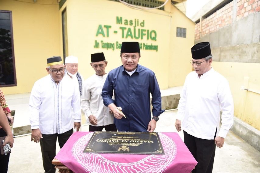 Herman Deru Bangga Warga  Tanjungan Barangan Bangun Masjid Secara Swadaya