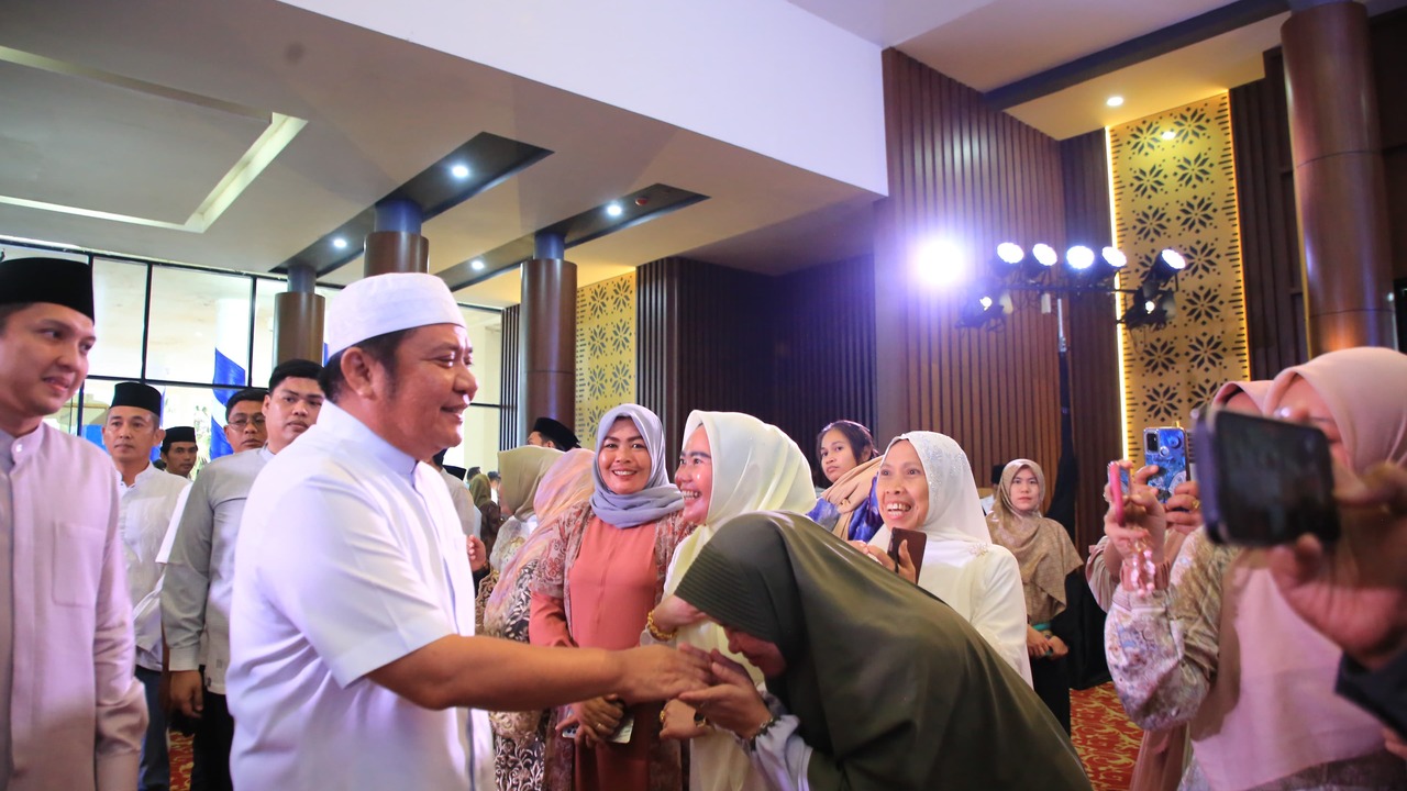 Safari Ramadan di Ogan Ilir, Herman Deru Perkuat Silaturahmi dan Serahkan Bantuan