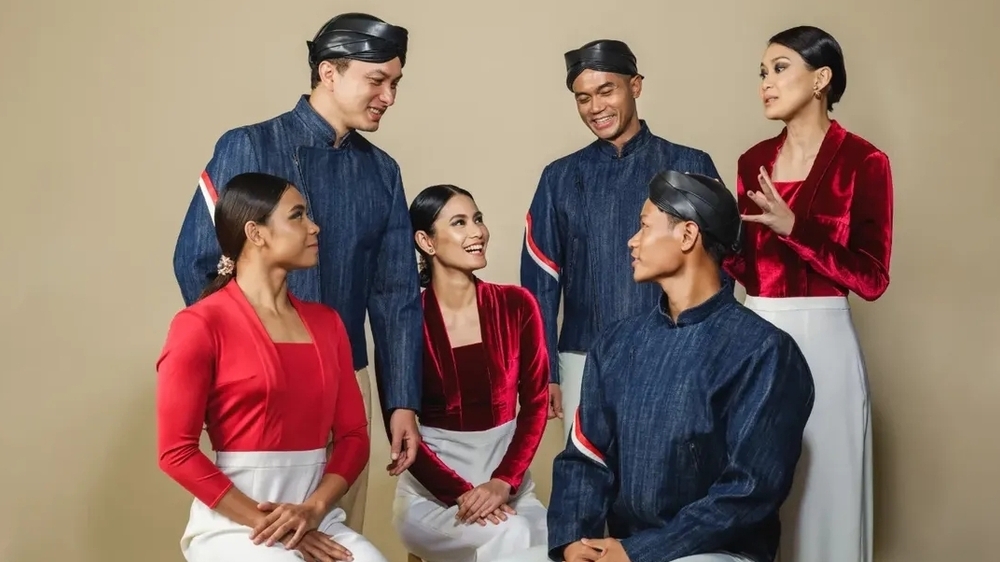 Baju Adat Jawa Jadi Seragam Defile Tim Indonesia pada Opening Ceremony Olimpiade Paris 2024, Ini Perancangnya!