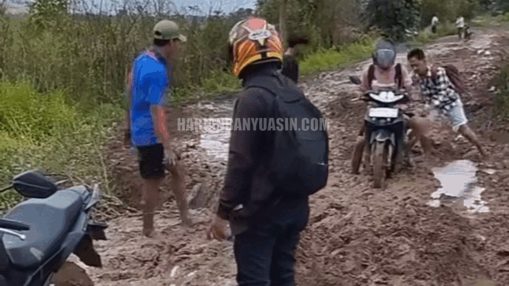 Berlabel Lumbung Pangan Nasional, Tapi Akses Jalan Kecamatan Muara Telang Banyuasin Bikin Masyarakat Menjerit