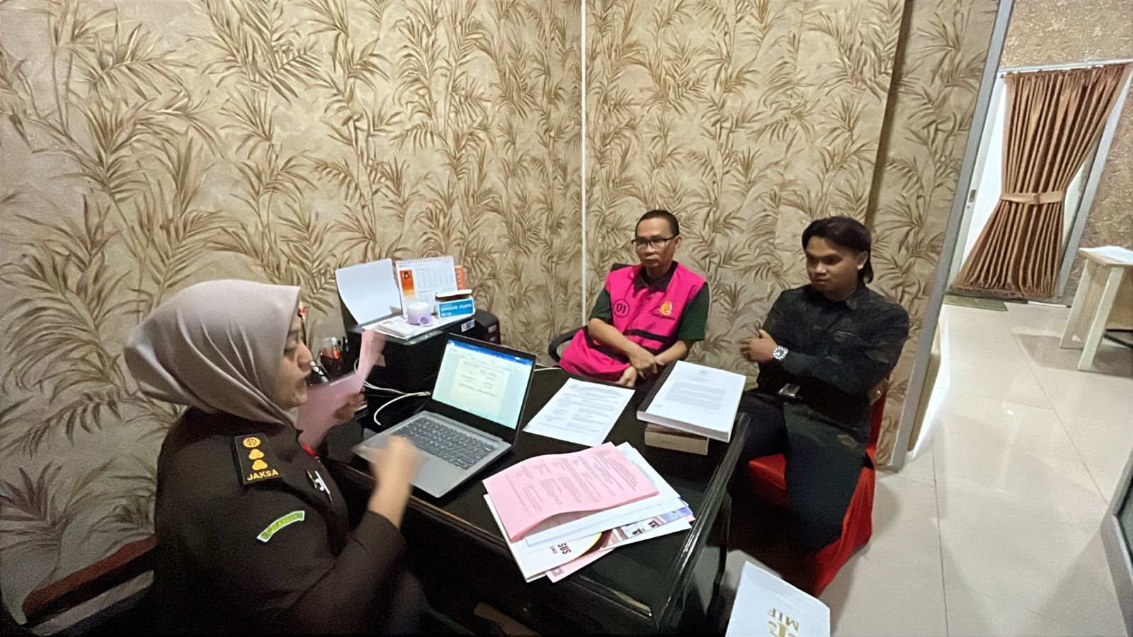 Dua Tersangka Dugaan Korupsi APAR Resmi Diserahkan ke JPU