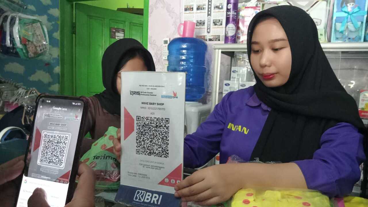 Belanja Praktis, Pakai QRIS, NKHZ Baby Shop Tumbuh Bersama QR Code BRI