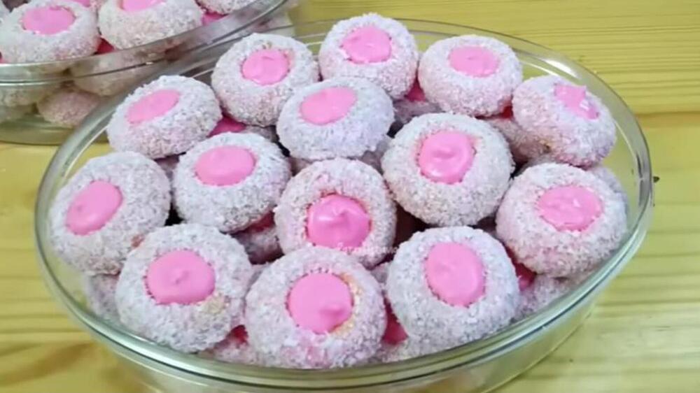 Resep Strawberry Coconut Cheese Cookies, Kue Cantik  Favorit Anak-anak