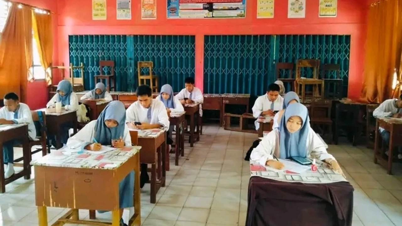 Momen Krusial 5 Hari! Siswa Kelas XII SMANTIBA Berjuang di UAS Penentu Kelulusan