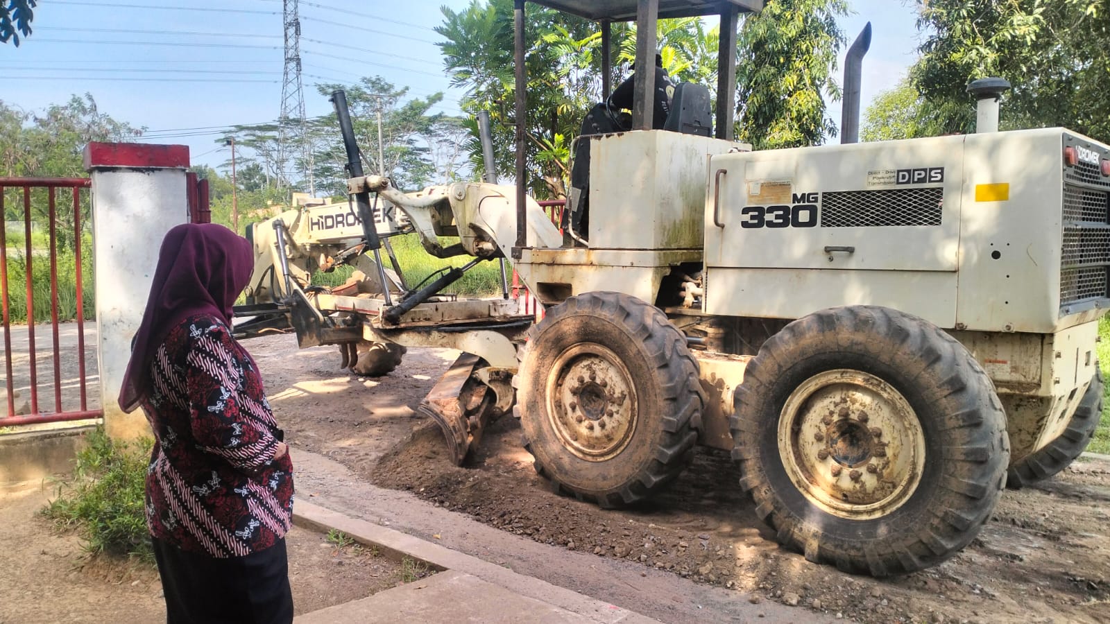 Jalan ke SDN 41 Plus Banyuasin III Dikeruk, Wali Siswa Harap Segera Dicor