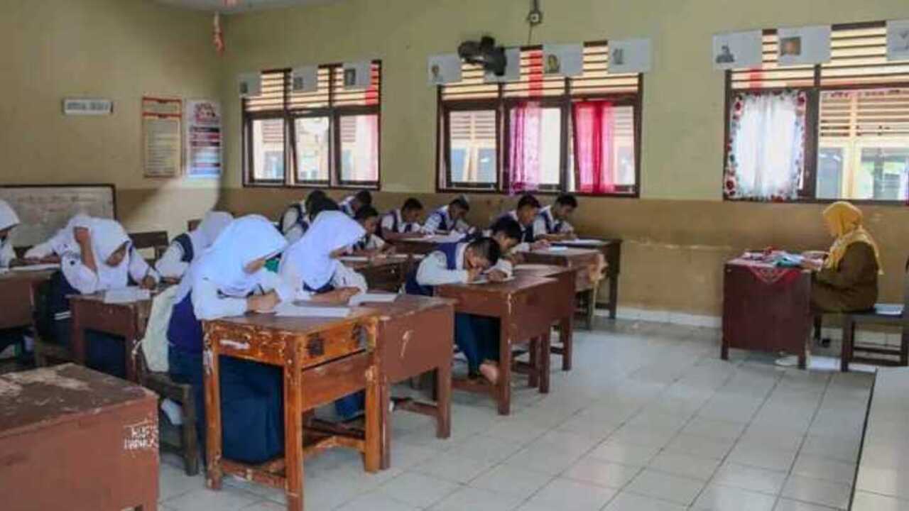 Murid Kelas IX SMPN 2 Banyuasin III Ikuti Pelatihan TKA