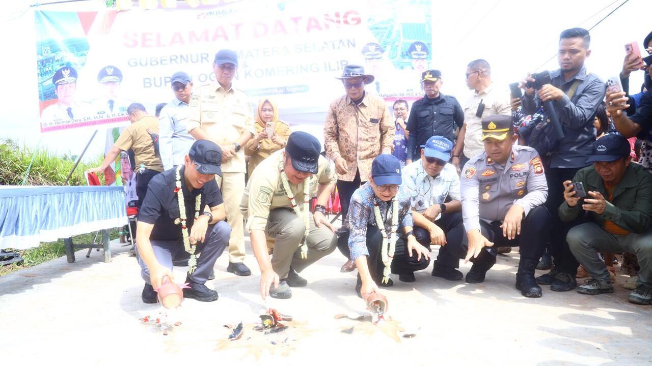 Gubernur Sumsel Resmikan Jalan CSR PT OKI Pulp, Dorong Percepatan Pembangunan Air Sugihan