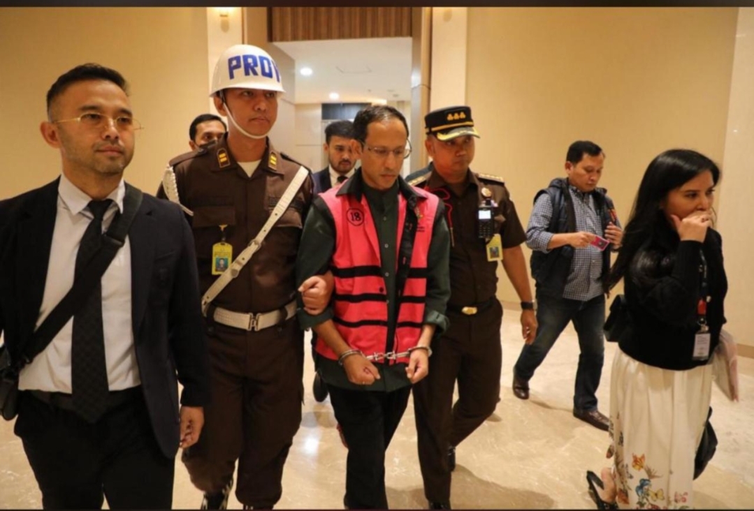 Nadiem Makarim Kenakan Rompi Tahanan Usai Jadi Tersangka Kasus Korupsi Laptop Chromebook