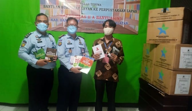 Tambah Wawasan WBP, Lapas Banyuasin Terima Buku Bacaan