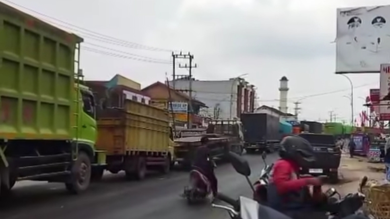 CIPTAKAN REKOR! Palembang-Jambi Tembus 13 Jam Akibat Kemacetan Jalintim Banyuasin