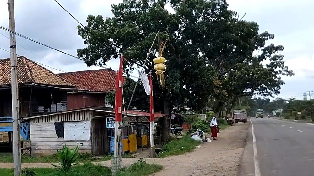 Penumpukan Sampah di Jalintim Banyuasin Sudah 4 Hari, DLH Banyuasin Sebut Penyebabnya, Karena Ini