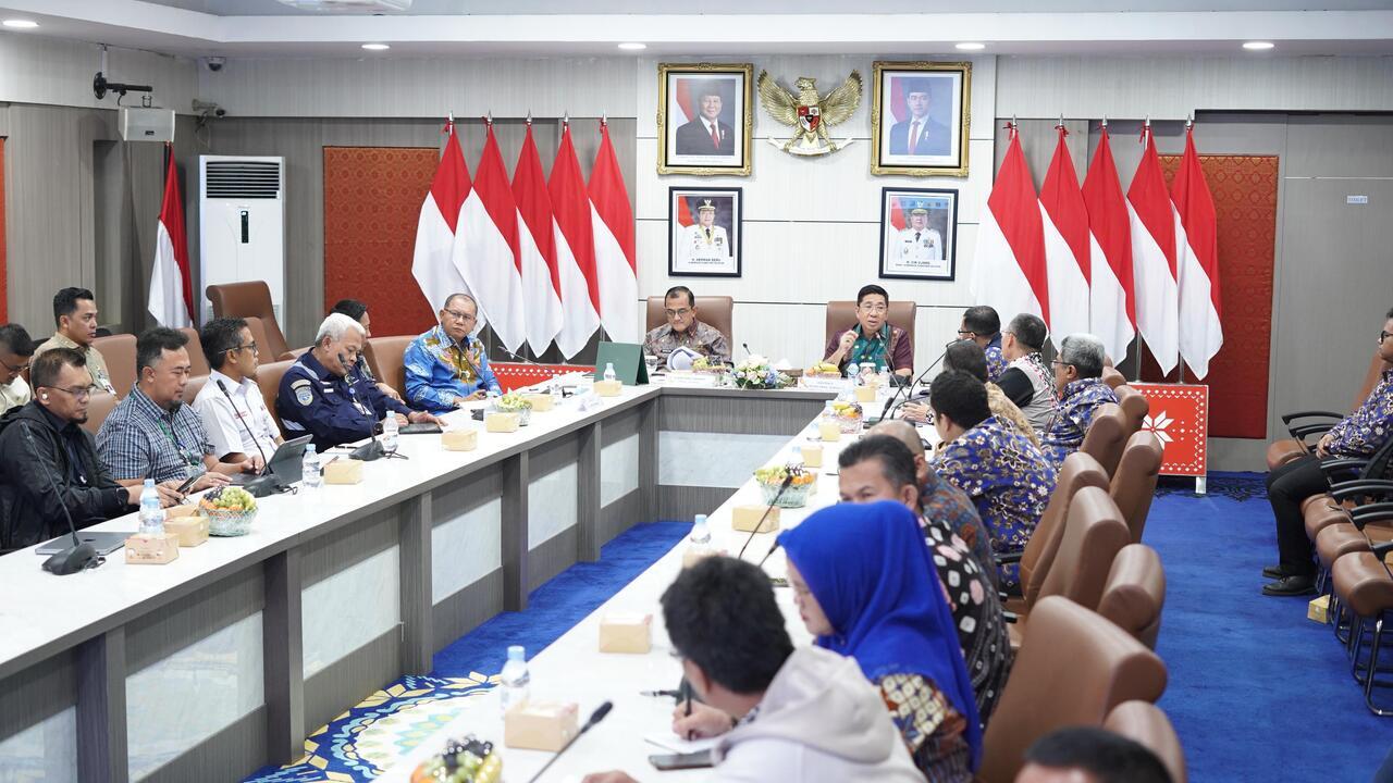 Percepat Flyover Muara Enim, Sekda Edward Candra Tekankan Kepastian Hukum dan Sinergi Lintas Instansi