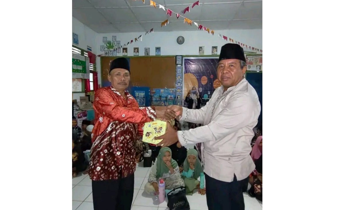 Buka Bersama Kelurga Besar SDN 15 Air Kumbang, Sekaligus Pelepasan Guru Pensiun