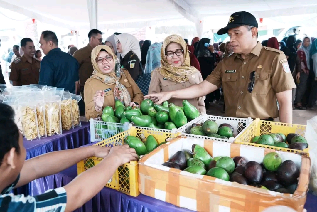 Alpukat Murah Diserbu Warga! Gerakan Pangan Murah di Lalang Sembawa Bikin Antusias