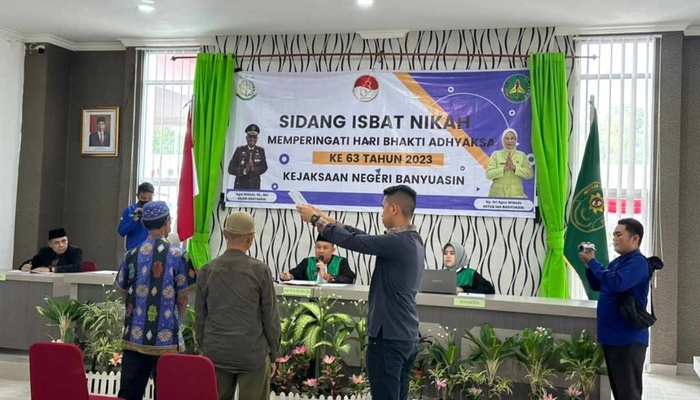 Sempat Gugup Hadapi Hakim, Iskandar Tersenyum Bisa Pegang Buku Nikah