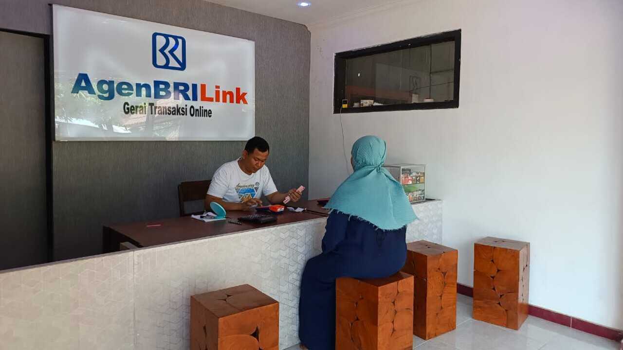 Awalnya Coba-coba, AgenBRILink di Situbondo Ini Berhasil Dekatkan Akses Perbankan bagi Masyarakat Sekitar