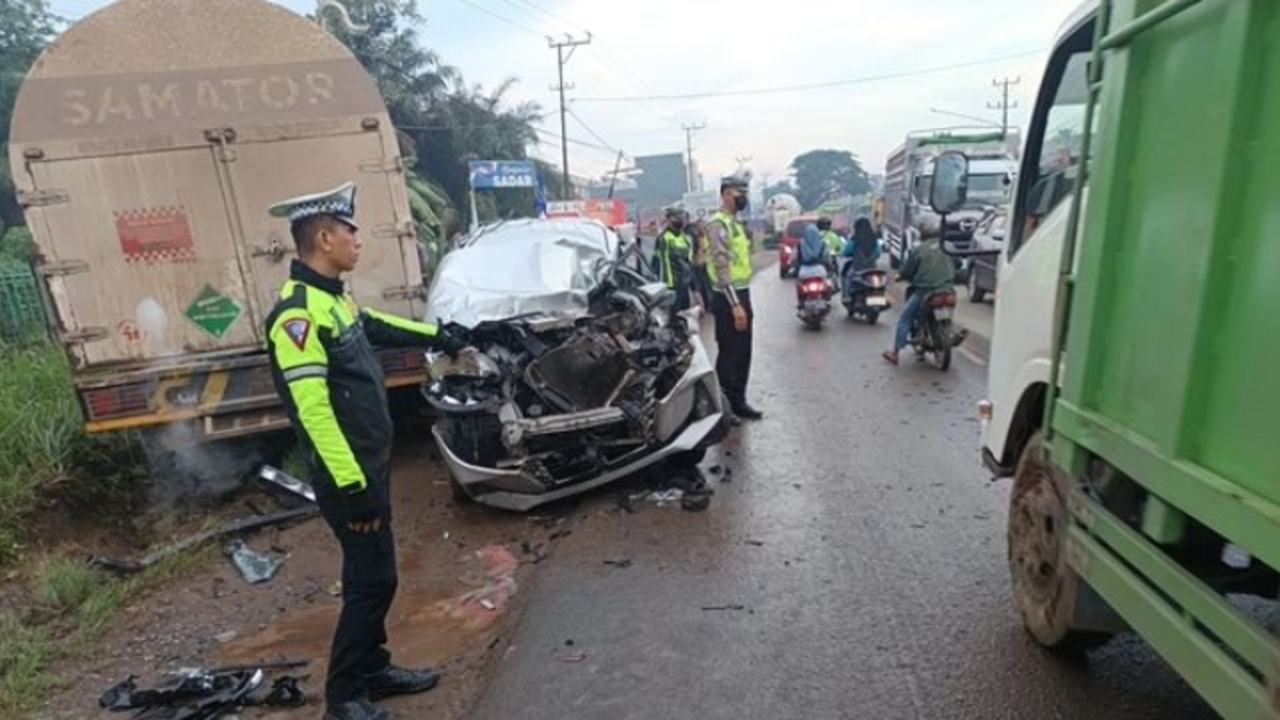 Diduga Rem Blong, Truk Tangki Sebabkan Kecelakaan Beruntun di Jalintim KM 16 Banyuasin