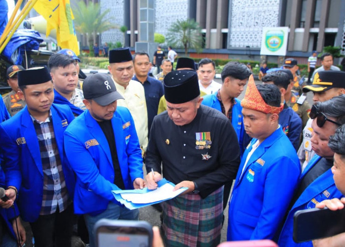 Gubernur Sumsel Temui Massa PMII, Tegaskan Komitmen Transparansi Anggaran dan Perbaikan Infrastruktur