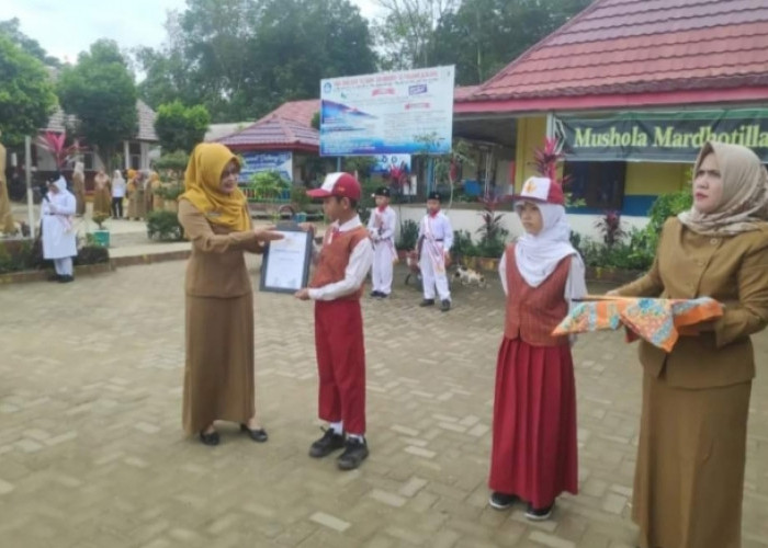 Juara Lomba Reporter, Siswa Diberikan Piagam oleh SDN 12 Talang Kelapa