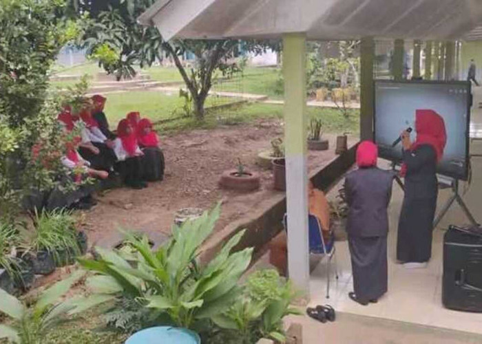 Murid SMKN 1 Banyuasin III Disuguhi Tontonan Religi pada Kegiatan Literasi