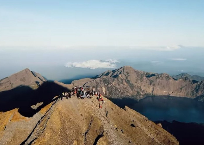 Eksplorasi Keindahan dan Tantangan di Puncak Langit Indonesia 6 Gunung Tertinggi di Nusantara