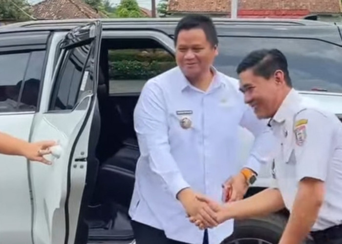 Hari Pertama Kerja Usai Idulfitri, Sekda Banyuasin Sidak ASN di Kantor Kecamatan Talang Kelapa