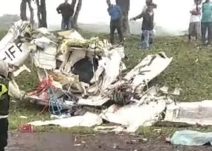 BREAKING NEWS: Pesawat Latih Jatuh di BSD Tangerang, Dikabarkan 1 Orang Meninggal