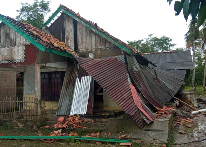 BREAKING NEWS: 33 Unit Rumah di 6 Desa di Banyuasin Diterjang Puting Beliung