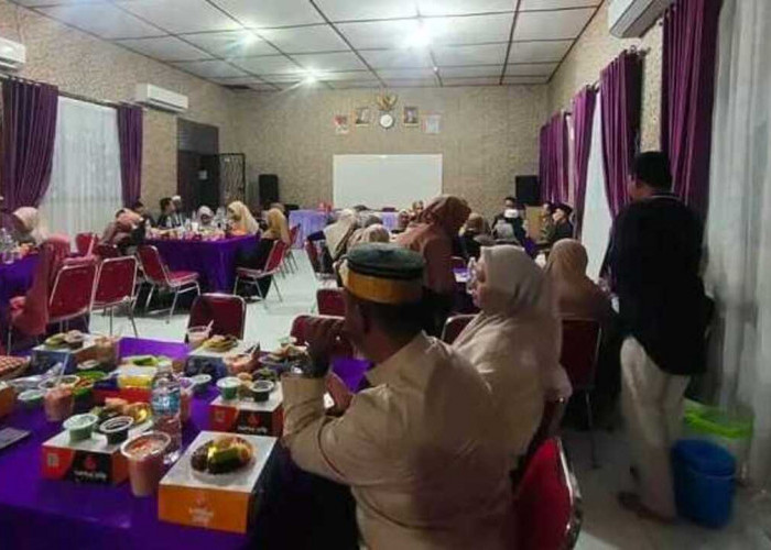 Pererat Silaturahmi, Keluarga SMPN 1 Banyuasin II Gelar Buka Bersama