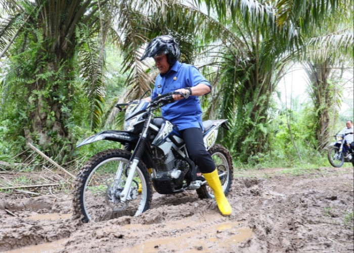 Akses Jalan Dusun Sepanjang 5 Km Berlumpur, Ternyata Sudah Dirasakan Sejak 35 Tahun Silam